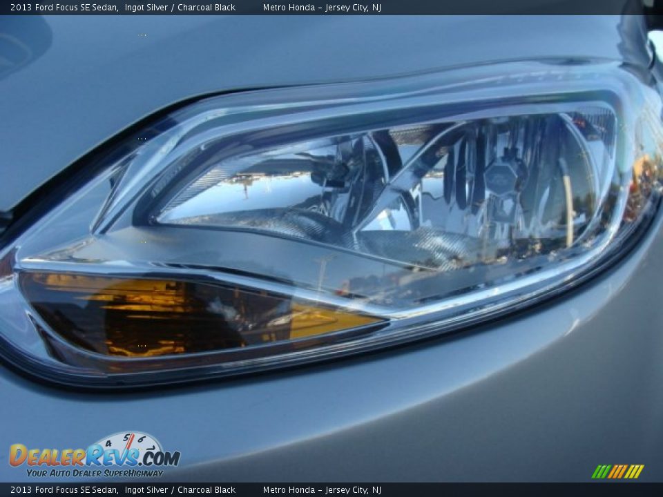 2013 Ford Focus SE Sedan Ingot Silver / Charcoal Black Photo #27