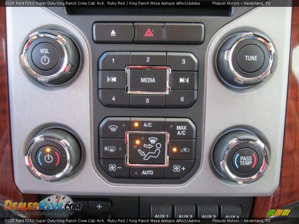 2015 Ford F250 Super Duty King Ranch Crew Cab 4x4 Ruby Red / King Ranch Mesa Antique Affect/Adobe Photo #32