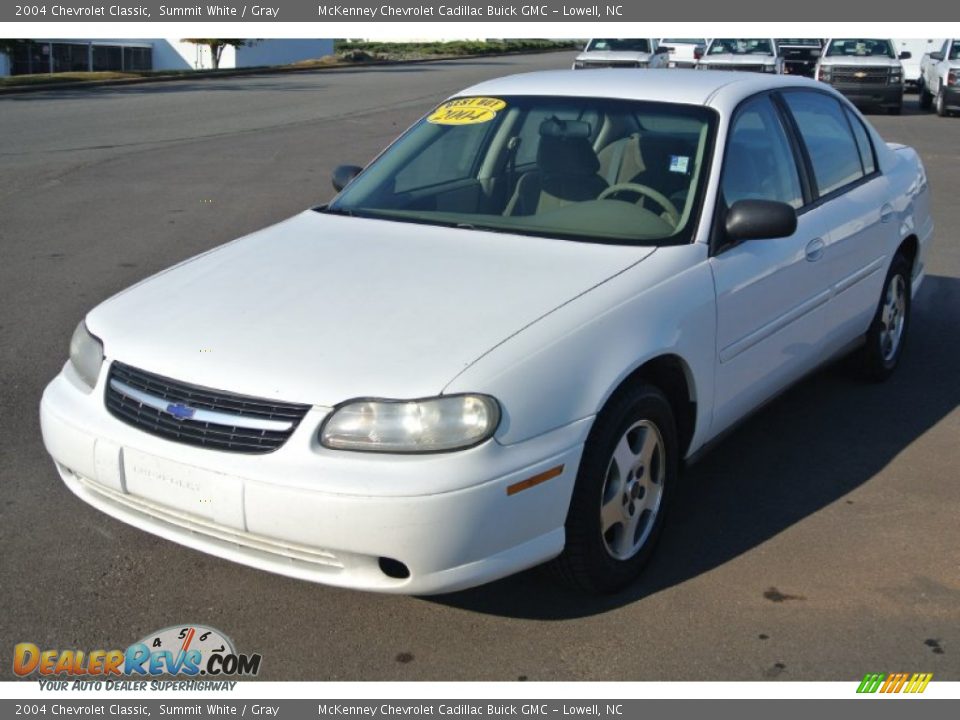 2004 Chevrolet Classic Summit White / Gray Photo #2