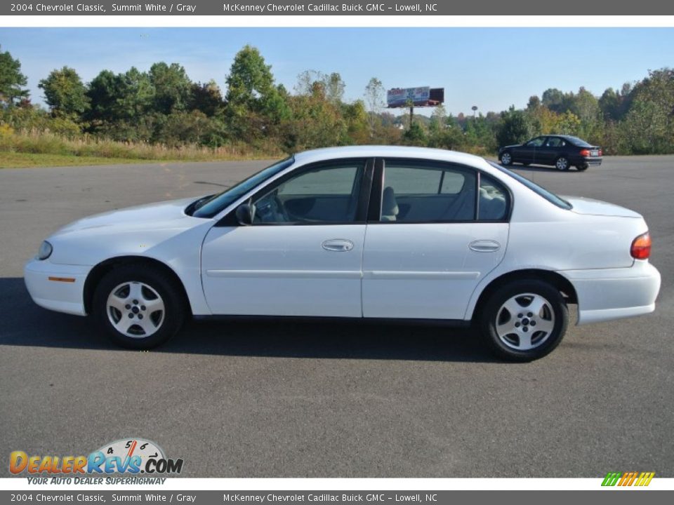 2004 Chevrolet Classic Summit White / Gray Photo #3