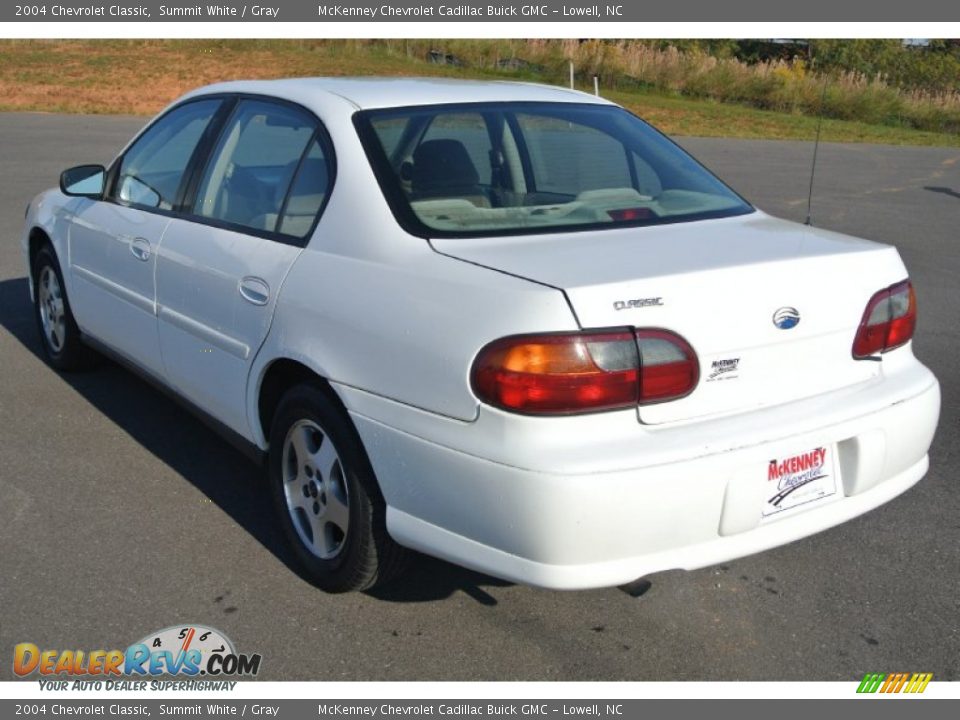 2004 Chevrolet Classic Summit White / Gray Photo #4