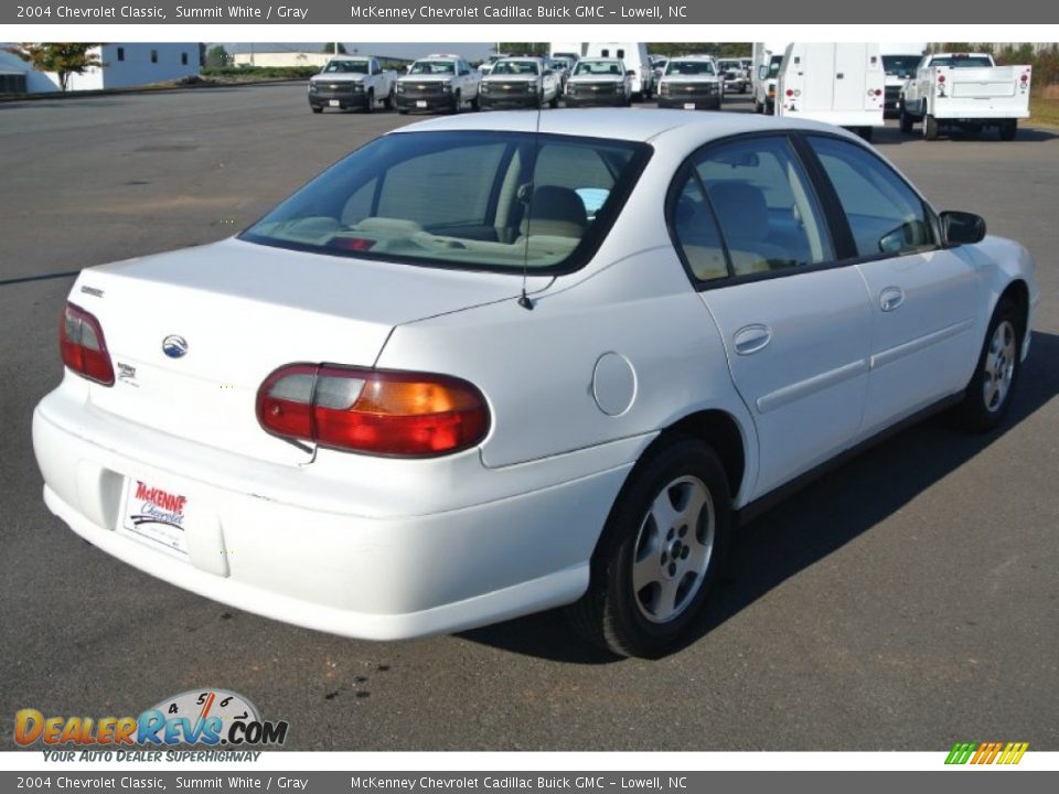 2004 Chevrolet Classic Summit White / Gray Photo #5