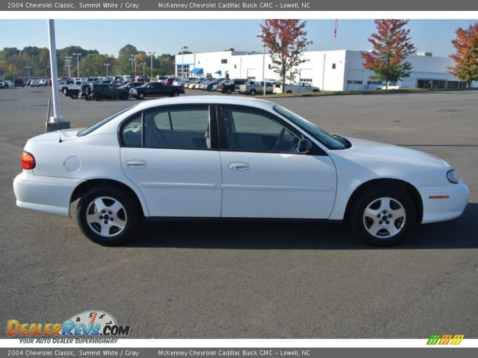 2004 Chevrolet Classic Summit White / Gray Photo #6