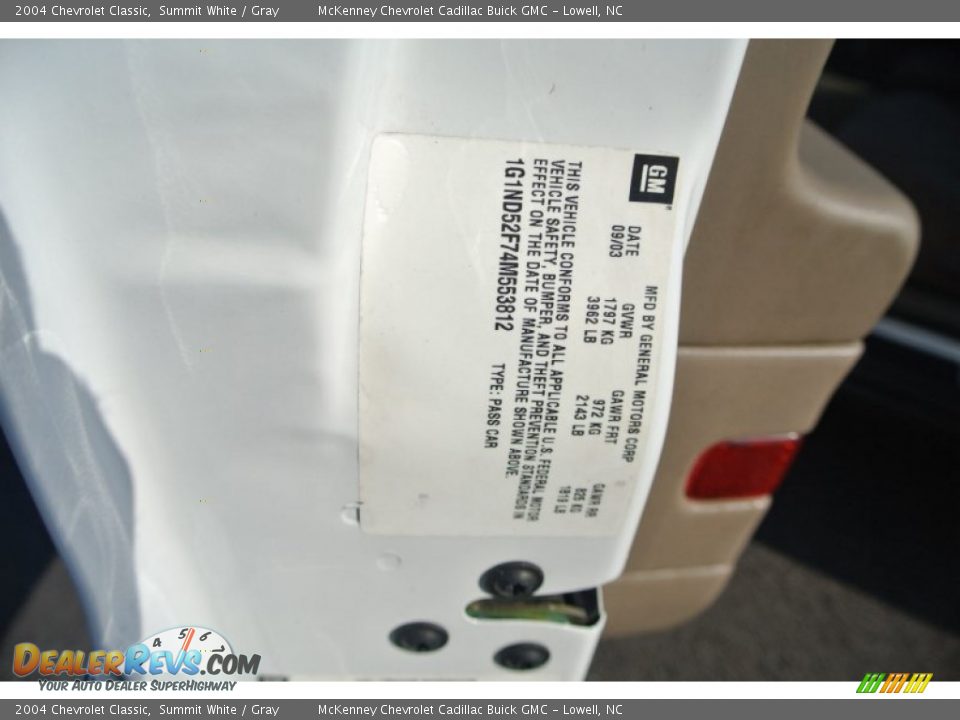 2004 Chevrolet Classic Summit White / Gray Photo #7