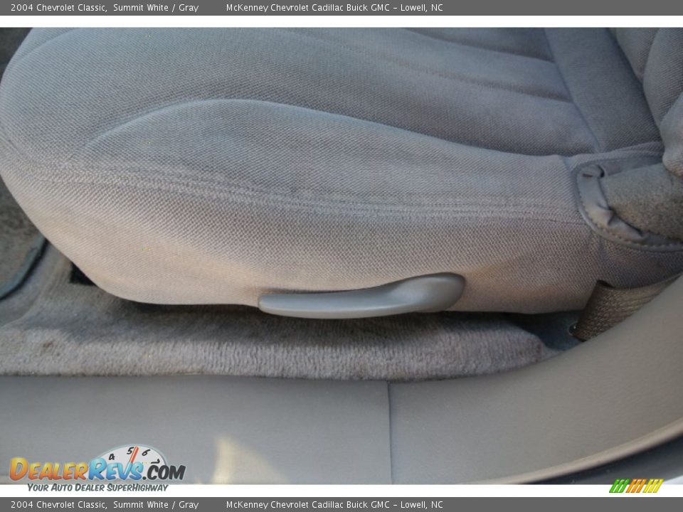 2004 Chevrolet Classic Summit White / Gray Photo #9