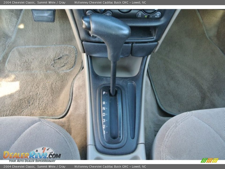 2004 Chevrolet Classic Summit White / Gray Photo #12