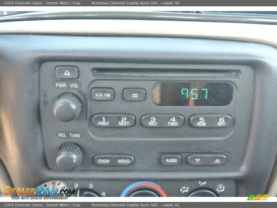 2004 Chevrolet Classic Summit White / Gray Photo #14