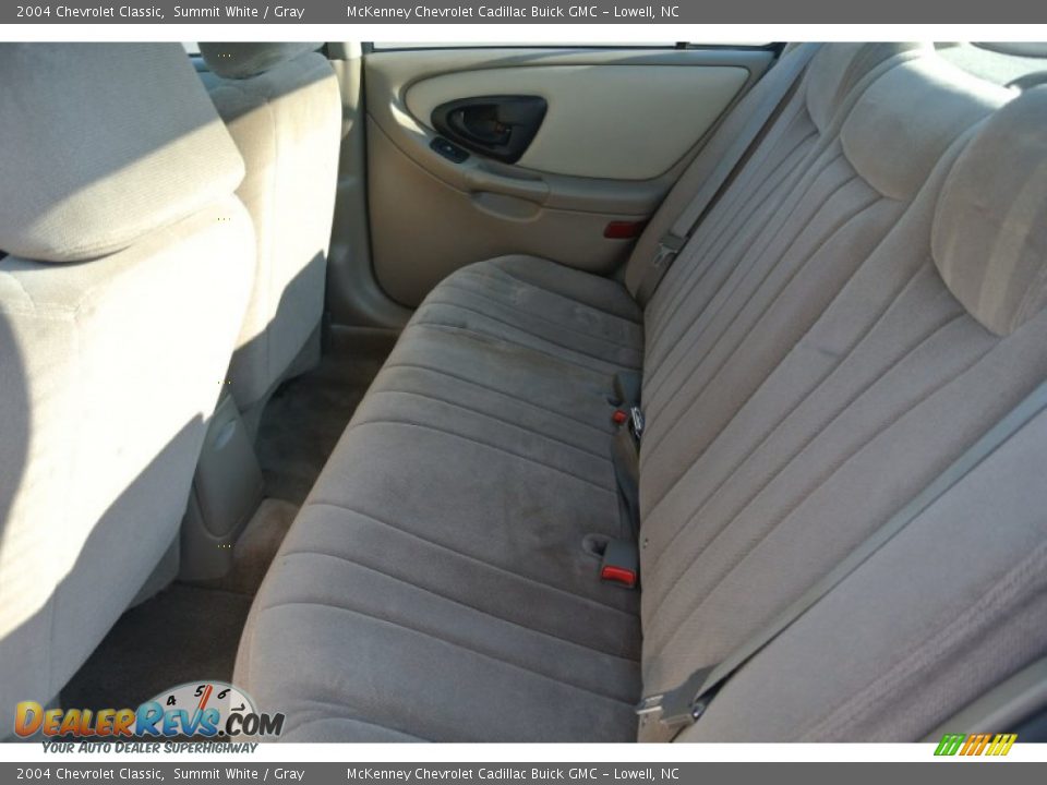 2004 Chevrolet Classic Summit White / Gray Photo #17