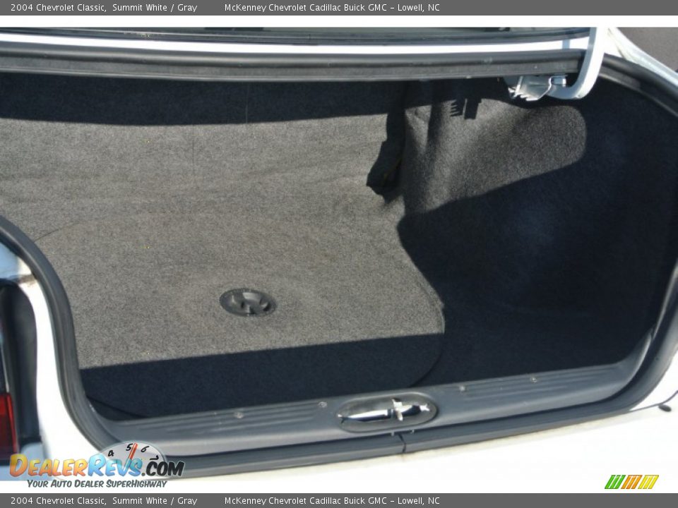 2004 Chevrolet Classic Summit White / Gray Photo #18