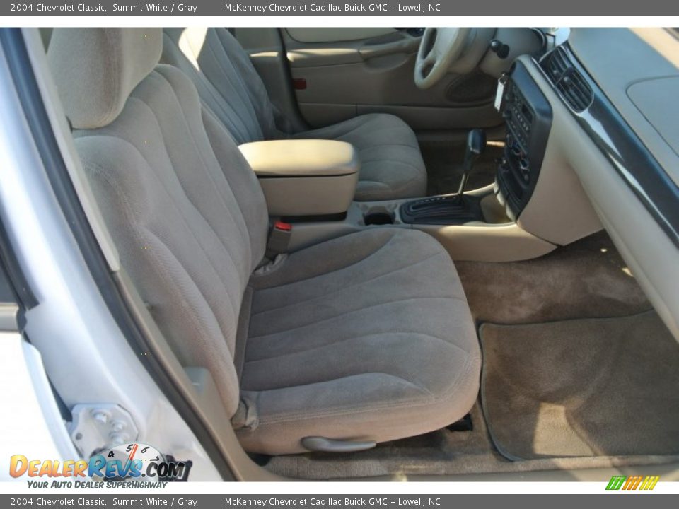 2004 Chevrolet Classic Summit White / Gray Photo #19