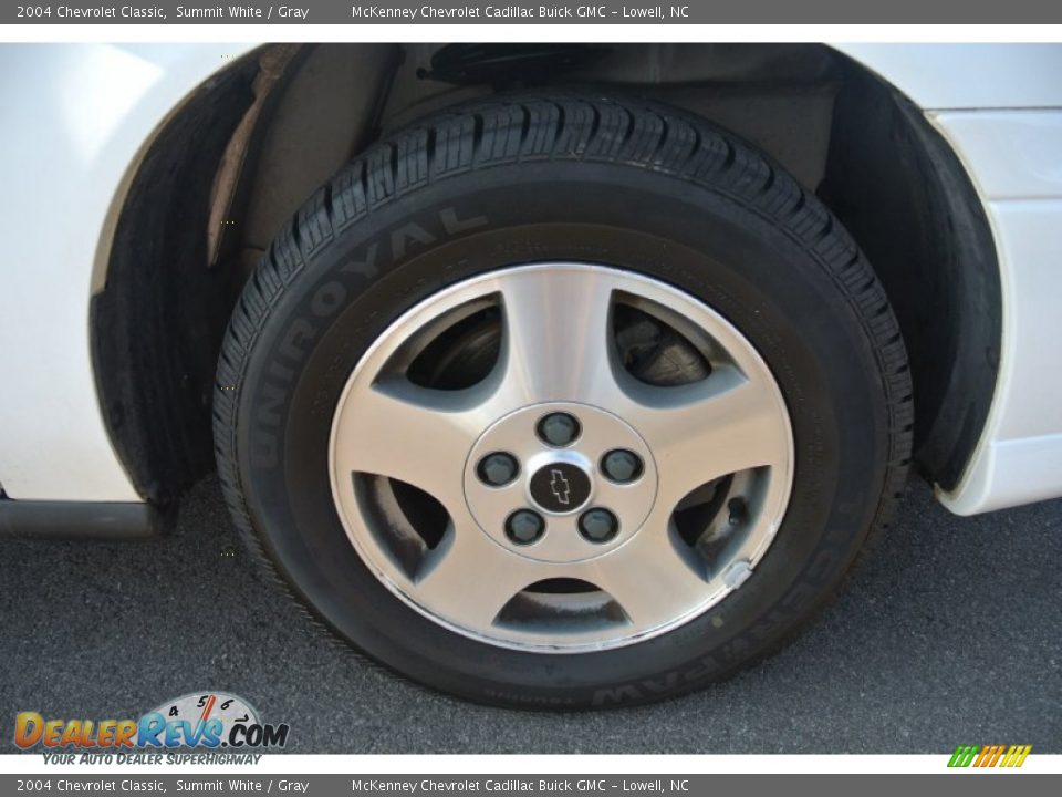 2004 Chevrolet Classic Summit White / Gray Photo #22