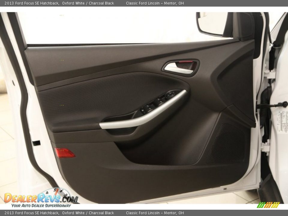 2013 Ford Focus SE Hatchback Oxford White / Charcoal Black Photo #4