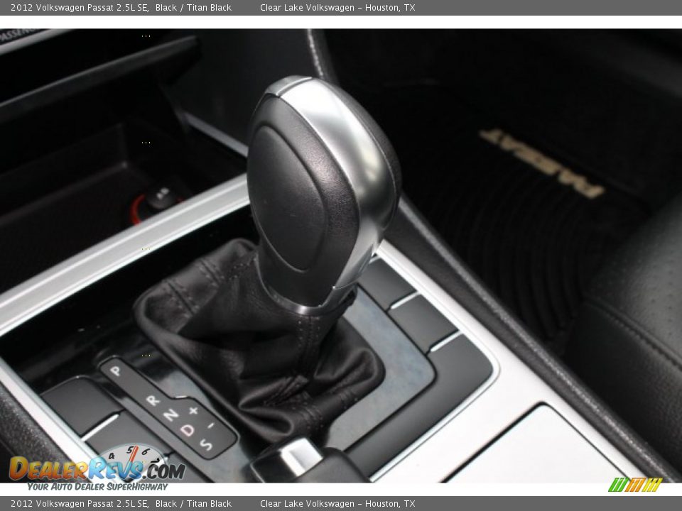 2012 Volkswagen Passat 2.5L SE Black / Titan Black Photo #24