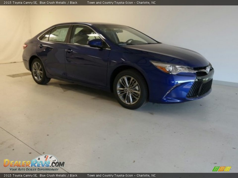 Front 3/4 View of 2015 Toyota Camry SE Photo #4