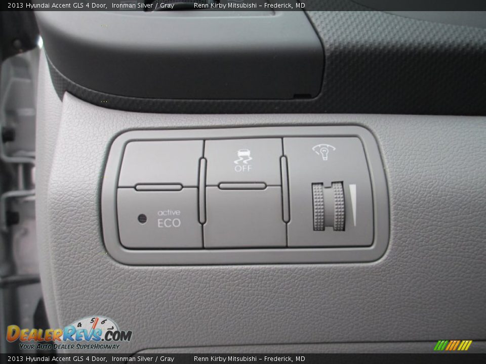 2013 Hyundai Accent GLS 4 Door Ironman Silver / Gray Photo #13