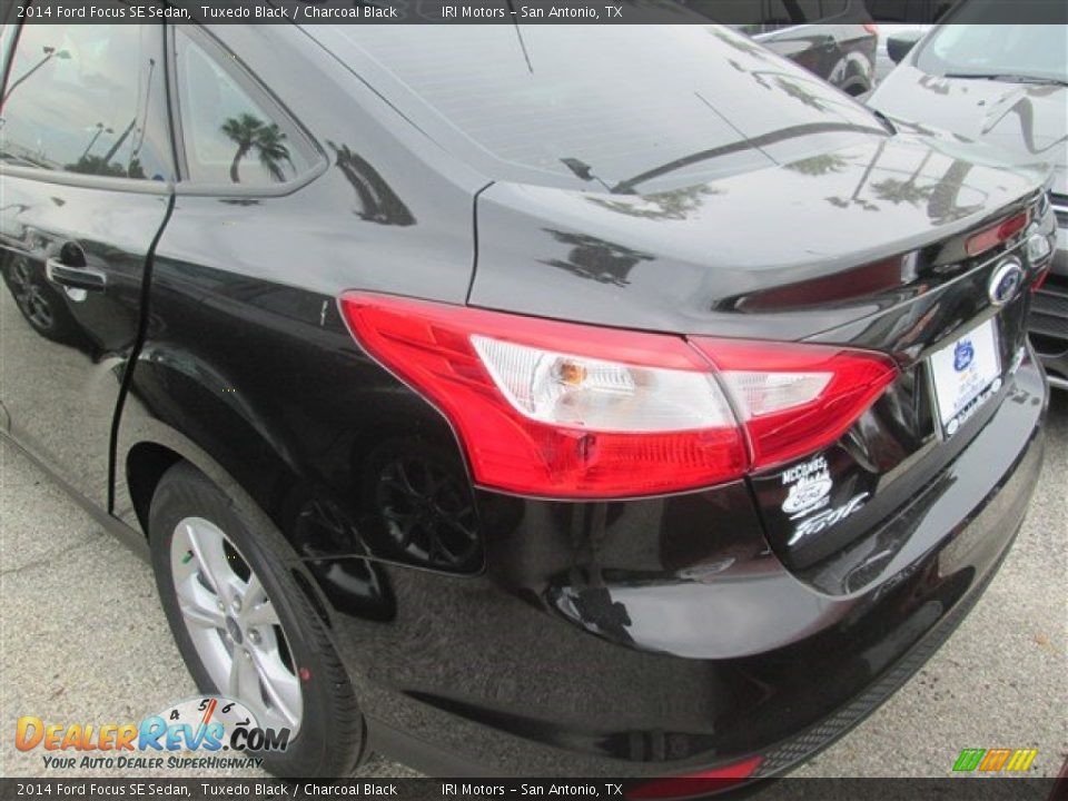 2014 Ford Focus SE Sedan Tuxedo Black / Charcoal Black Photo #5