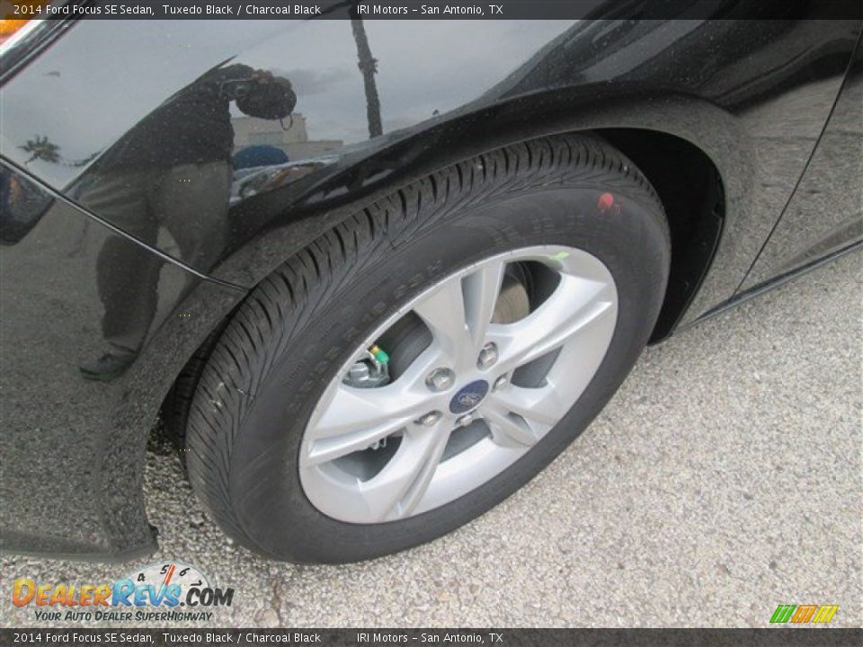 2014 Ford Focus SE Sedan Tuxedo Black / Charcoal Black Photo #9