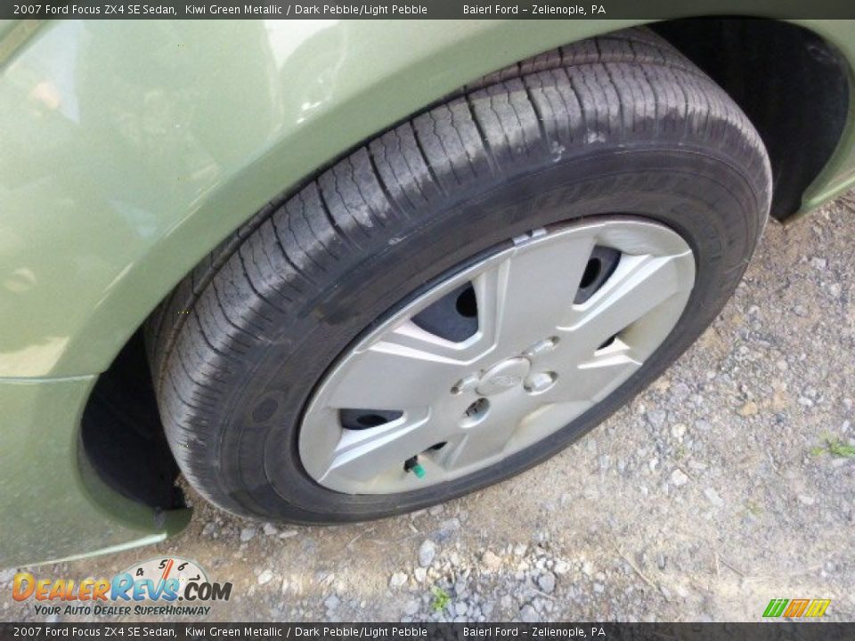 2007 Ford Focus ZX4 SE Sedan Kiwi Green Metallic / Dark Pebble/Light Pebble Photo #5