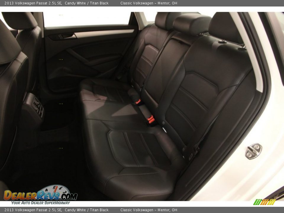 2013 Volkswagen Passat 2.5L SE Candy White / Titan Black Photo #22