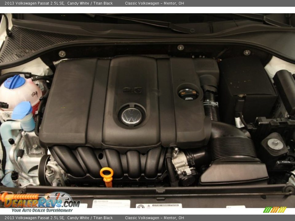 2013 Volkswagen Passat 2.5L SE Candy White / Titan Black Photo #24