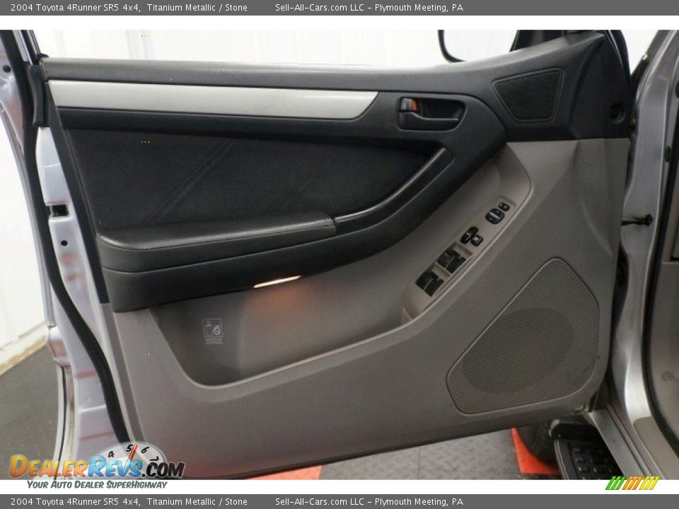 2004 Toyota 4Runner SR5 4x4 Titanium Metallic / Stone Photo #12