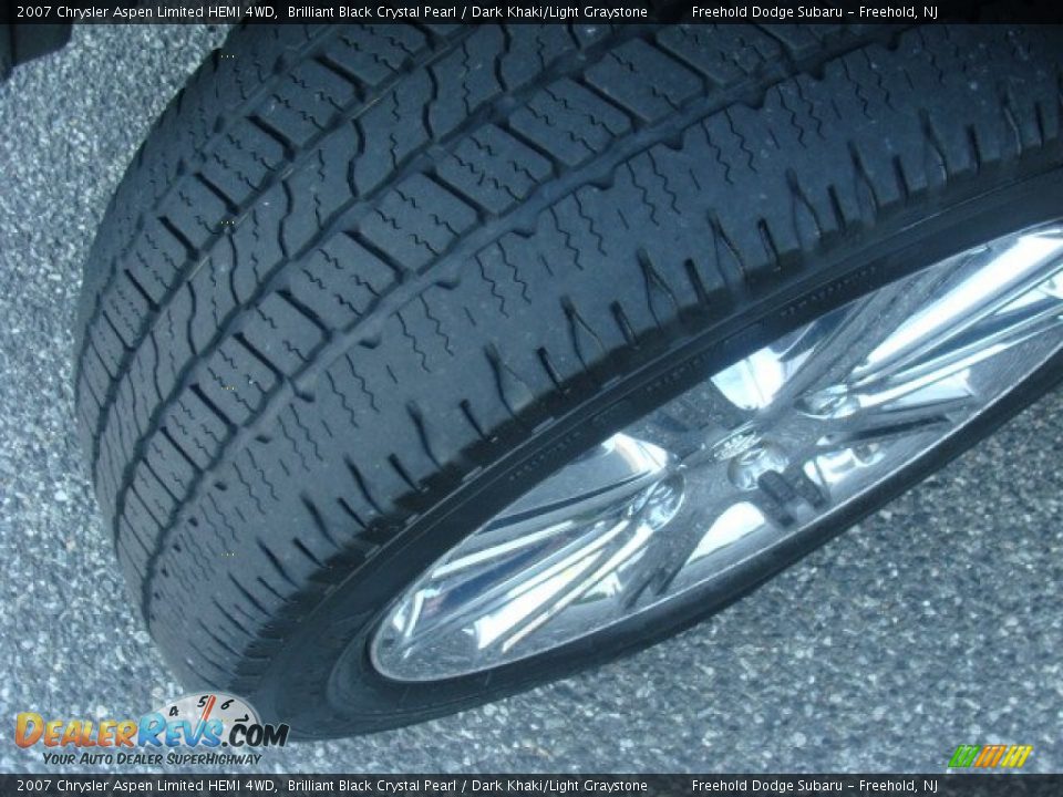 2007 Chrysler Aspen Limited HEMI 4WD Brilliant Black Crystal Pearl / Dark Khaki/Light Graystone Photo #11