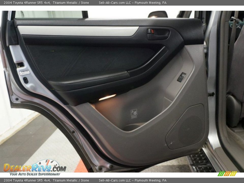 2004 Toyota 4Runner SR5 4x4 Titanium Metallic / Stone Photo #15