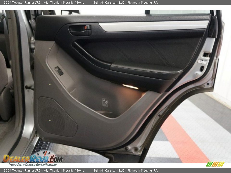 2004 Toyota 4Runner SR5 4x4 Titanium Metallic / Stone Photo #16