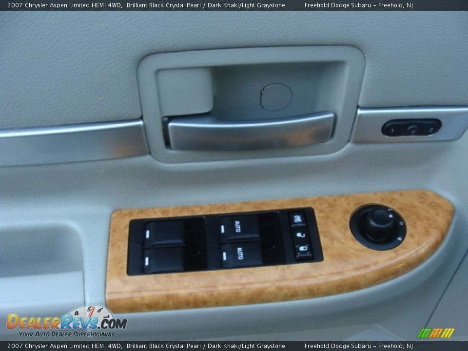 2007 Chrysler Aspen Limited HEMI 4WD Brilliant Black Crystal Pearl / Dark Khaki/Light Graystone Photo #15