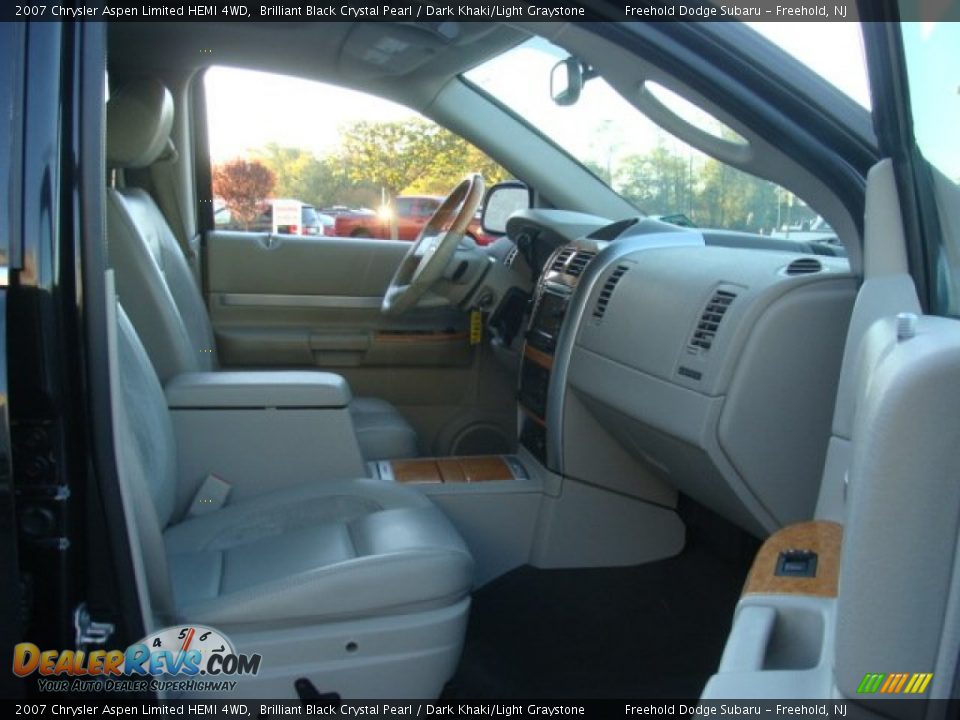 2007 Chrysler Aspen Limited HEMI 4WD Brilliant Black Crystal Pearl / Dark Khaki/Light Graystone Photo #17
