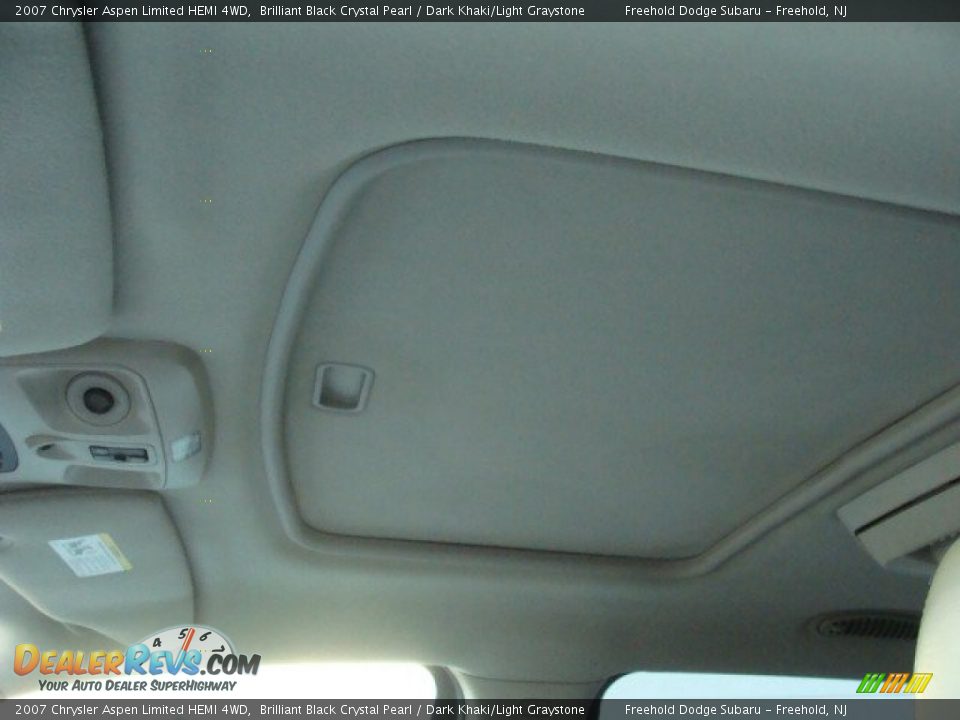 2007 Chrysler Aspen Limited HEMI 4WD Brilliant Black Crystal Pearl / Dark Khaki/Light Graystone Photo #18