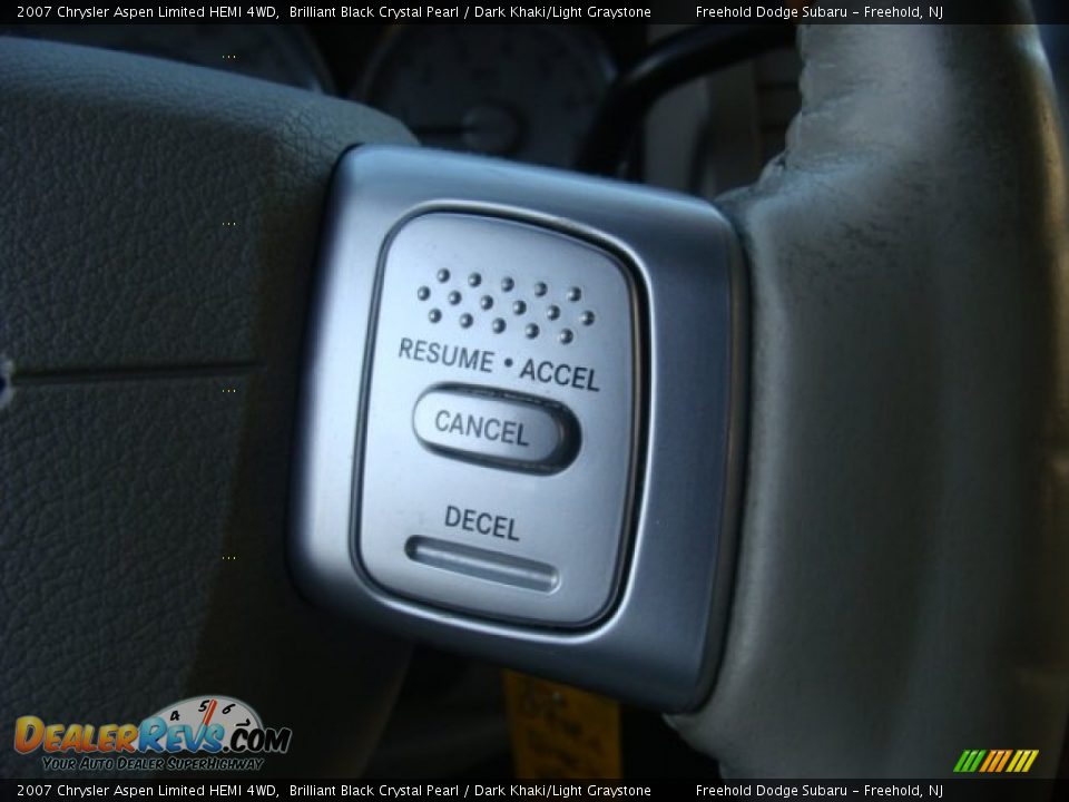 2007 Chrysler Aspen Limited HEMI 4WD Brilliant Black Crystal Pearl / Dark Khaki/Light Graystone Photo #22