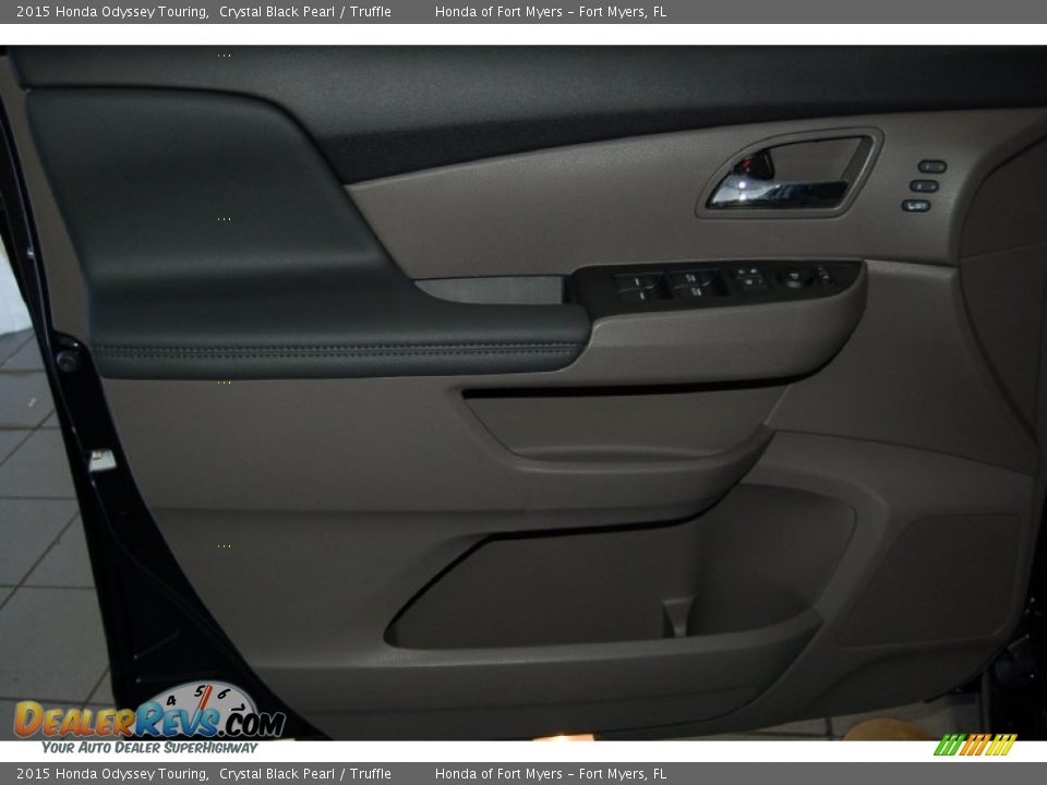 2015 Honda Odyssey Touring Crystal Black Pearl / Truffle Photo #11