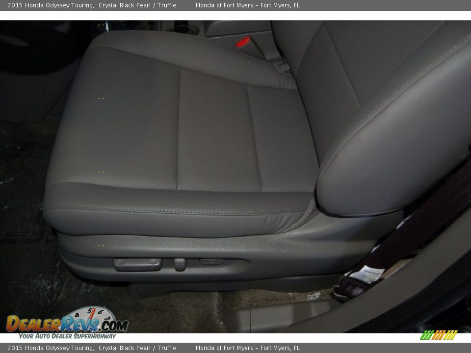 2015 Honda Odyssey Touring Crystal Black Pearl / Truffle Photo #13