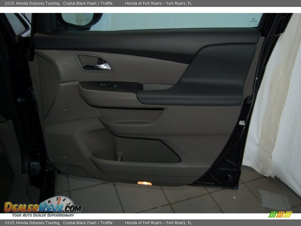 2015 Honda Odyssey Touring Crystal Black Pearl / Truffle Photo #28