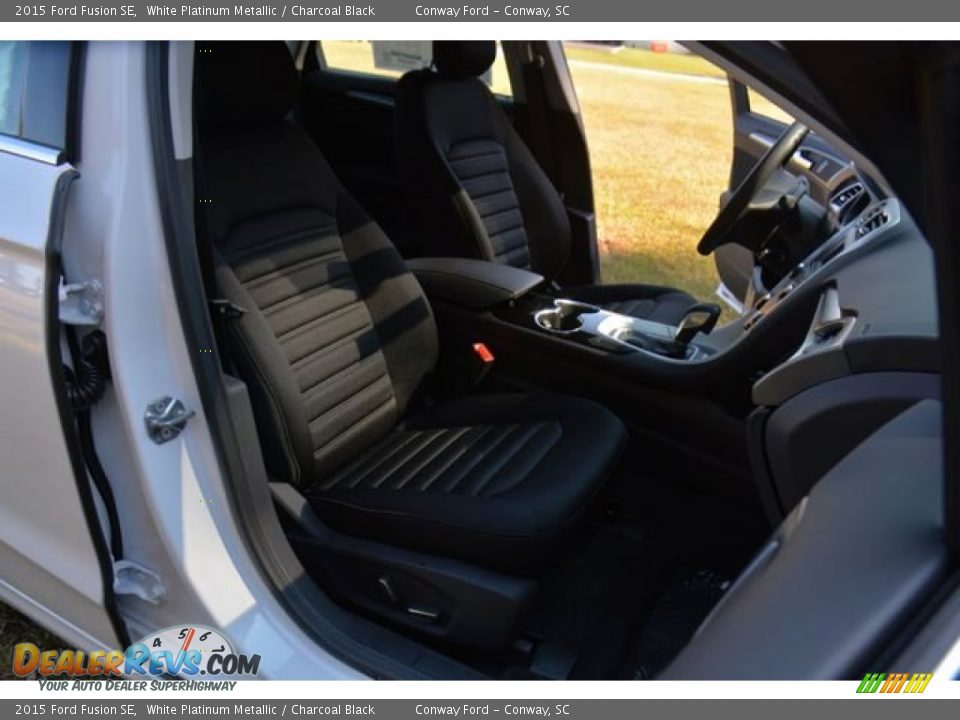 2015 Ford Fusion SE White Platinum Metallic / Charcoal Black Photo #17