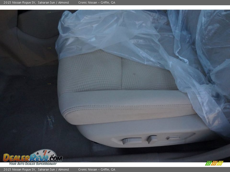 2015 Nissan Rogue SV Saharan Sun / Almond Photo #9