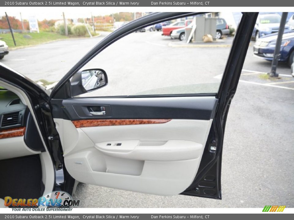 2010 Subaru Outback 2.5i Limited Wagon Crystal Black Silica / Warm Ivory Photo #17