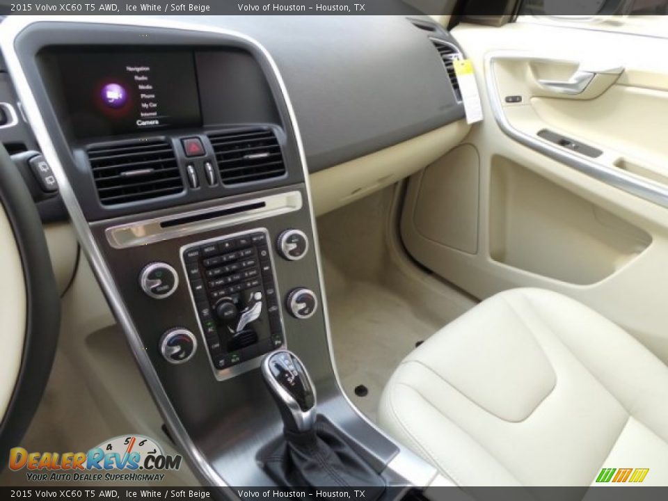 2015 Volvo XC60 T5 AWD Ice White / Soft Beige Photo #13