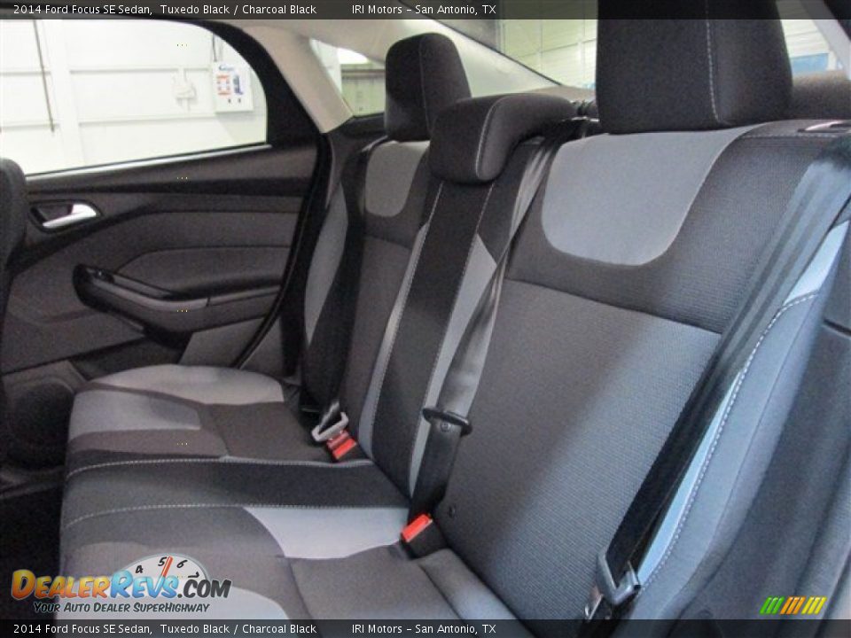 2014 Ford Focus SE Sedan Tuxedo Black / Charcoal Black Photo #10