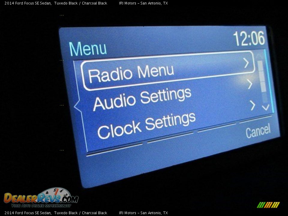 2014 Ford Focus SE Sedan Tuxedo Black / Charcoal Black Photo #17