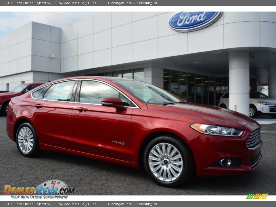 Front 3/4 View of 2015 Ford Fusion Hybrid SE Photo #1