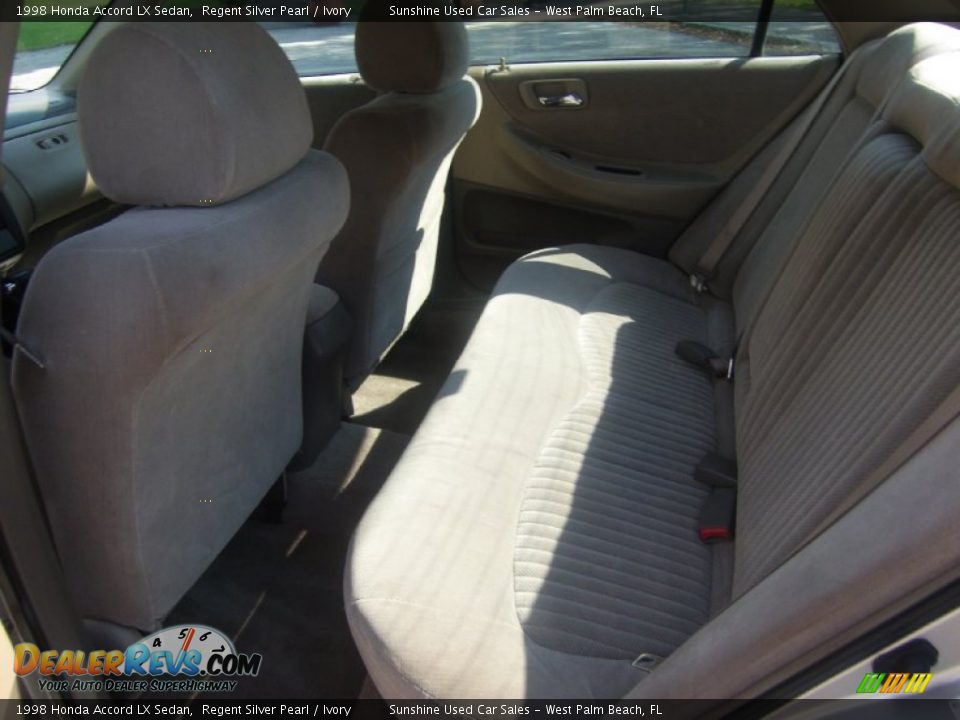 1998 Honda Accord LX Sedan Regent Silver Pearl / Ivory Photo #8