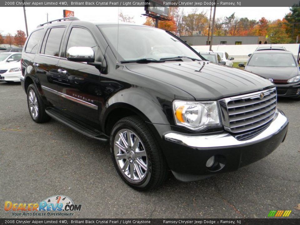 2008 Chrysler Aspen Limited 4WD Brilliant Black Crystal Pearl / Light Graystone Photo #4