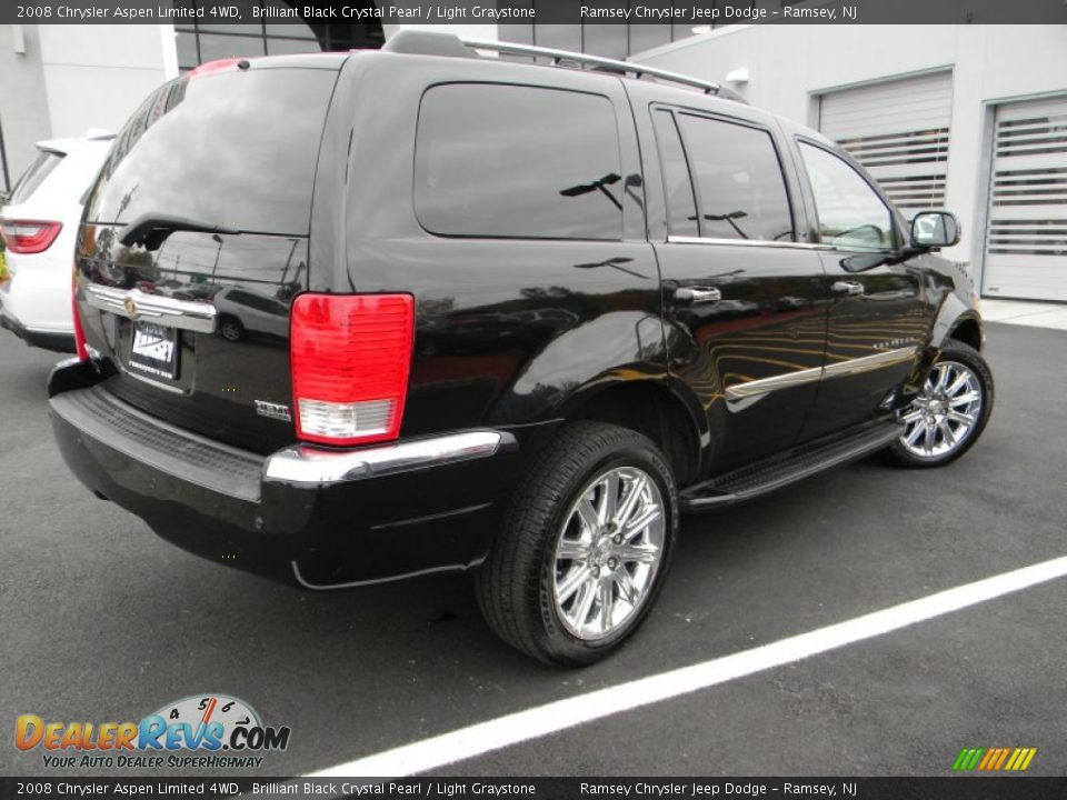 2008 Chrysler Aspen Limited 4WD Brilliant Black Crystal Pearl / Light Graystone Photo #6