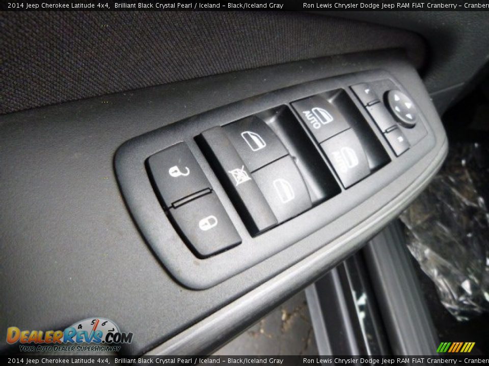 2014 Jeep Cherokee Latitude 4x4 Brilliant Black Crystal Pearl / Iceland - Black/Iceland Gray Photo #15