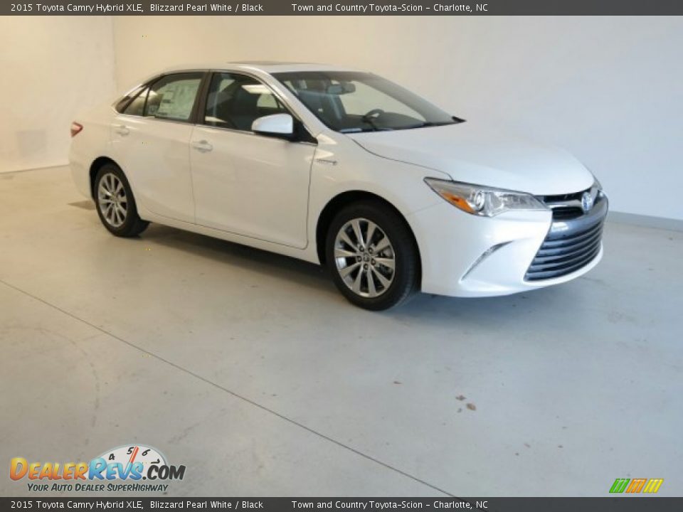 2015 Toyota Camry Hybrid XLE Blizzard Pearl White / Black Photo #4