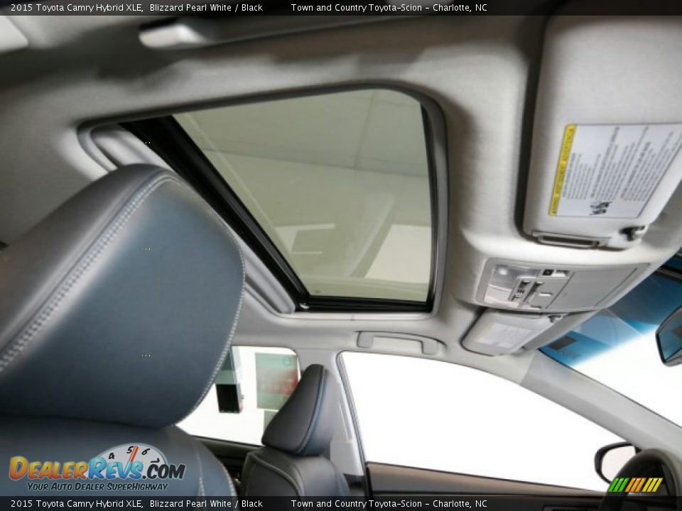 2015 Toyota Camry Hybrid XLE Blizzard Pearl White / Black Photo #19