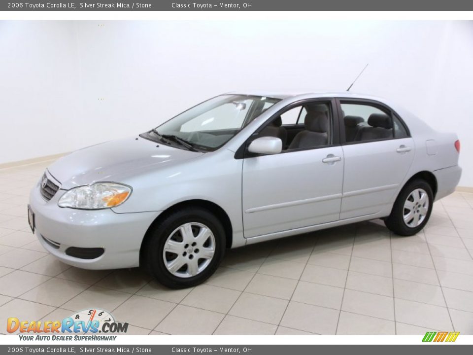 Front 3/4 View of 2006 Toyota Corolla LE Photo #2