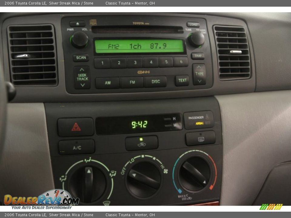 Controls of 2006 Toyota Corolla LE Photo #8